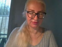 I’m a girl who balances calmness with a touch of playfulness. I enjoy feeling the rhythm of life, catching small moments and turning them into an atmosphere you want to stay in. I appreciate honesty, sincerity, and easy communication—it