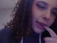 Hai ik ben Yusra 18 jaar en van Marokkaanse afkomst. Ik maak in mijn dagelijkse leven 18+  content en ervaar daar heel veel plezier in. Ik ben een vollere dame met grote borsten een dikke kont een klein buikje lief gezichtje en een bos vol krullen boven en beneden.ik doe aan augyo, foot, BDSM, SM, GFE, dominantie, onderdanigheid,en Golden shower fetisj. Naast fetisj doe ik ook aan twerken, boobie shows en samen spelen.