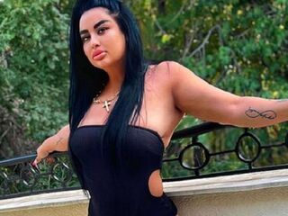 camgirl fingering shaved pussy DesyreeDawson