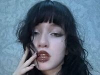 naughty camgirl masturbating with dildo LouisePerrish