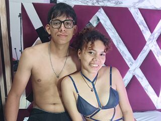 adult couple cam RoberAndLucy