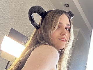hot cam girl fingering shaved pussy AaliceWalter