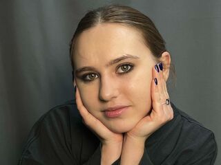 chat room photo AlanaHowlett