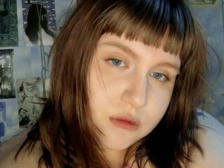 naked camgirl masturbating with vibrator AliceBunn