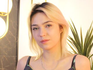 camslut showing tits AlysiaBennet