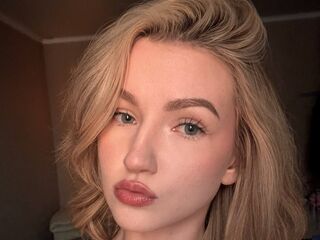 camslut showing pussy AmyConnelly