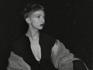 camgirl playing with sex toy AniKali