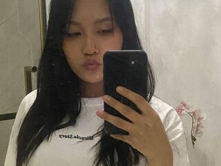 mastubating web cam girl BerniceMaguire