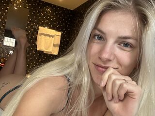 beautiful cam girl BlondieBritt