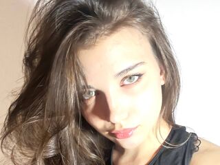 camwhore shaved pussy BriandaLudwic
