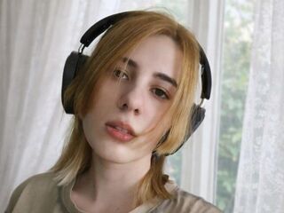 camgirl playing with vibrator CarlHanchett