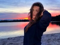 beautiful cam girl CarlyFelde