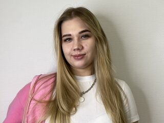 naughty camgirl masturbating with vibrator CathernLoven