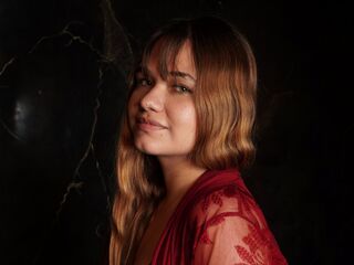 naked webcamgirl CharlotBlonde