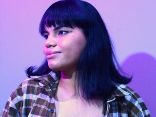 topless cam girl ChloyWallace