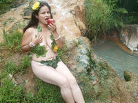 hot cam girl masturbating with vibrator CrystalLara