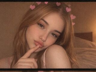 naked webcamgirl picture ElaraWinslow