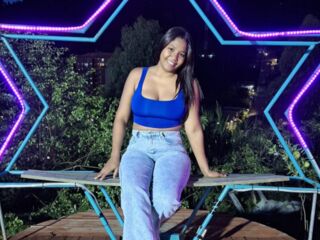 naughty camgirl masturbating with dildo EmiVoss