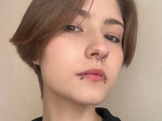 naked camgirl masturbating with vibrator EssieAcheampong