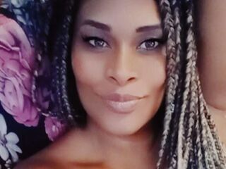 camgirl masturbating with dildo EvelyneFernanda