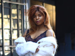 camwhore fingering shaved pussy FifiCaramel