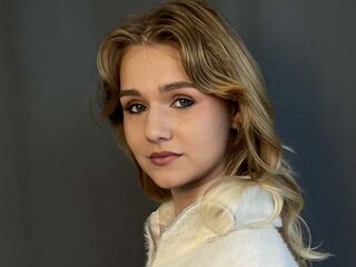 naughty camgirl fingering shaved pussy HelenPetrini