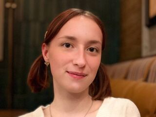 camgirl fingering shaved pussy IdaZeccardi