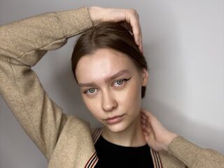 camgirl playing with sex toy JonnieHillen