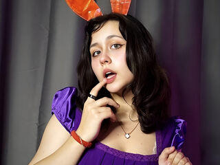 girl shaving pussy JudithRise