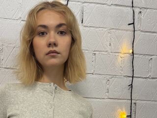 topless webcamgirl KailaPeroni