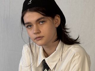 teaser chat LeannMolineaux