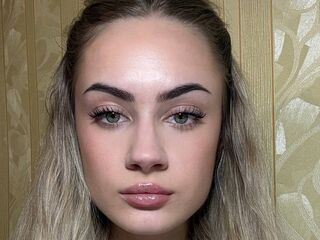 camslut fingering shaved pussy MellieSchultze