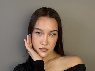 camgirl playing with vibrator RosannShrier