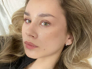 hot cam show RoxanePoire