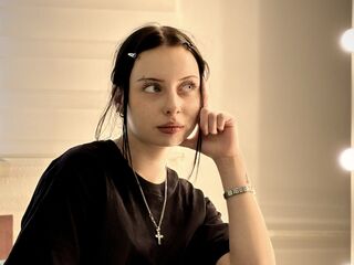 naughty cam girl masturbating with dildo SilviaTieken