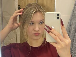 strip tease show SkyeDavi