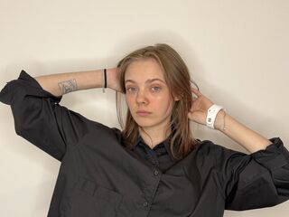 camgirl masturbating with sextoy SunniBanderas