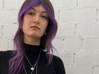 naked camgirl masturbating with vibrator TieshaKresha